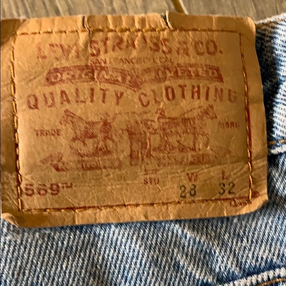 Levi shorts size 28 - Picture 3 of 3